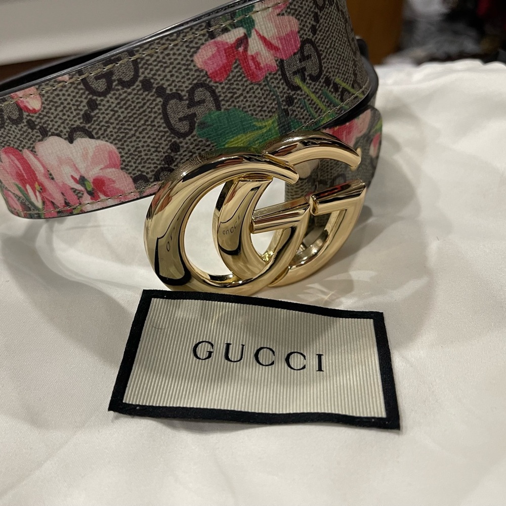 COPY - Gucci belt.   like new size 32-34